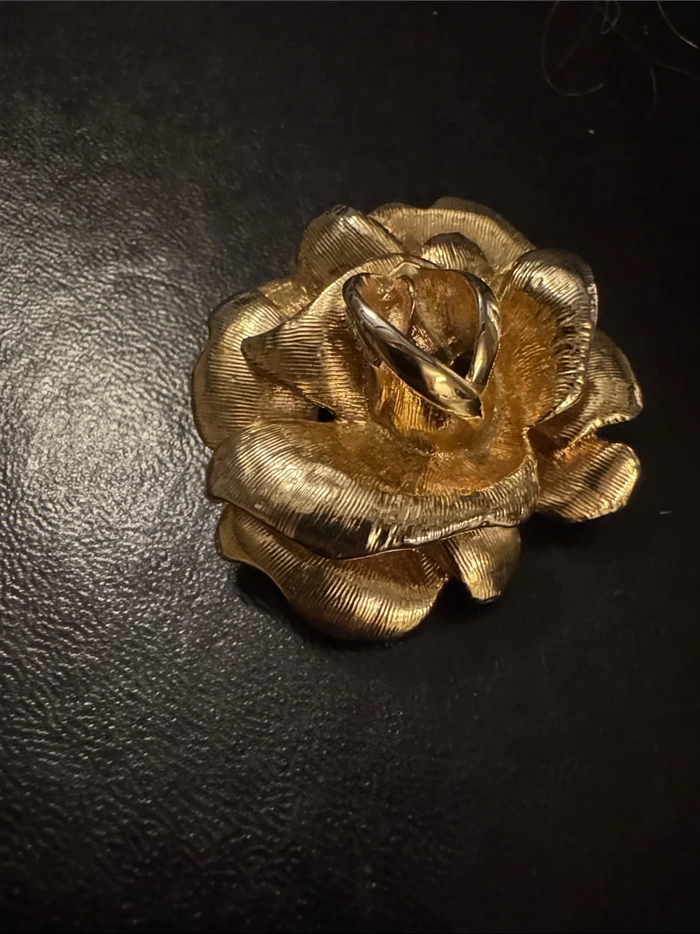 Vintage Joan Rivers flower gold tone brooch